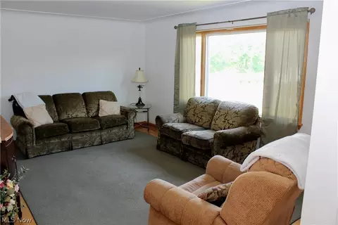 Living - 857 5th St, Struthers, OH 44471 photo 1 of 2