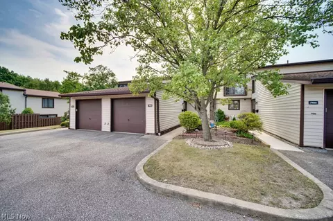 7403 Pine Tree Ct # C22, Middleburg Heights, OH 44130