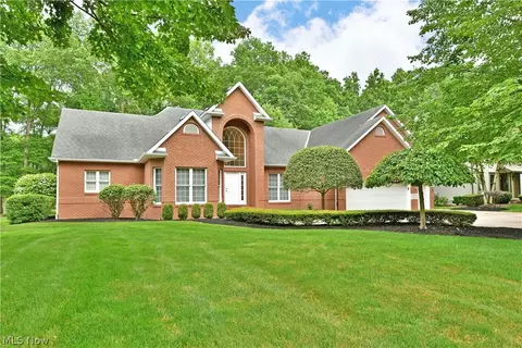 604 Avalon Dr SE, Warren, OH 44484