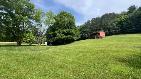 5017 Jade Rd NW, Dellroy, OH 44620
