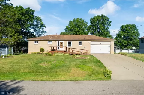 1821 Meadowbrook Rd SW, Massillon, OH 44647