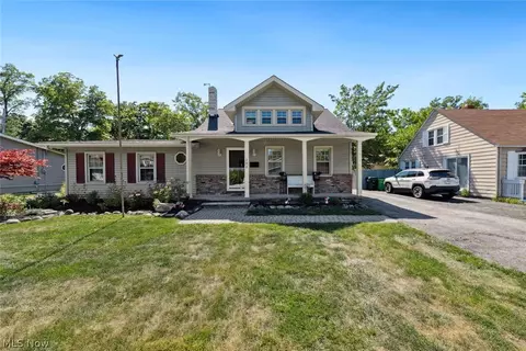 202 Lakewood Dr, Avon Lake, OH 44012