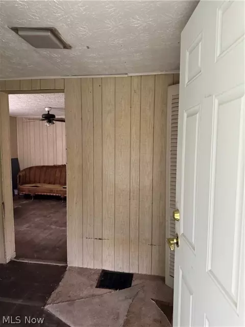 Entry Way - 4034 Pardee Rd, Stow, OH 44224 photo 1 of 6