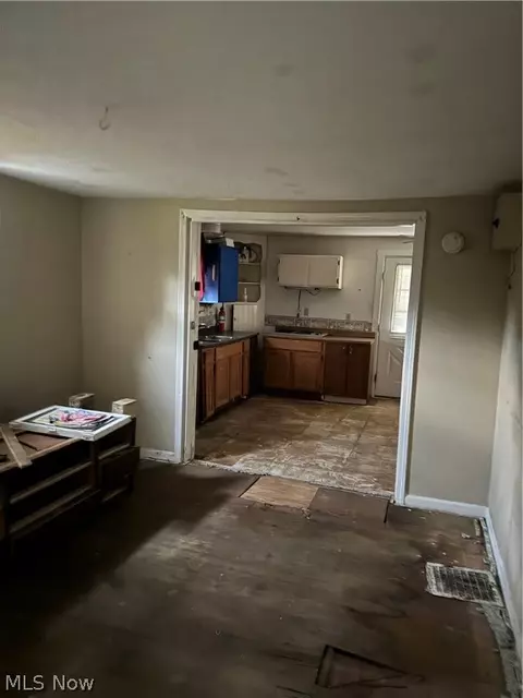 Entry Way - 4034 Pardee Rd, Stow, OH 44224 photo 3 of 6