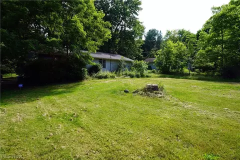 712 Renninger Rd, New Franklin, OH 44319