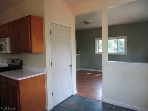 Entry Way - 155 Manola St, Ashtabula, OH 44004 photo 1 of 4