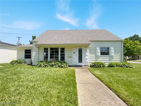 2101 Delmore St, Cuyahoga Falls, OH 44221