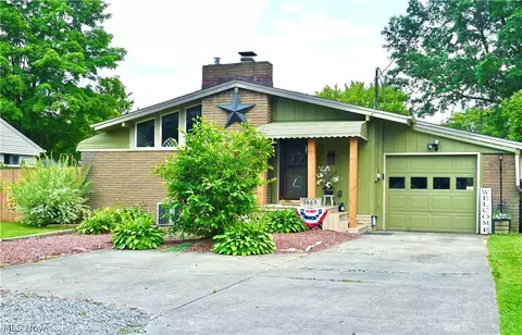 2469 Canfield Rd, Youngstown, OH 44511