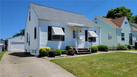5239 W 50th St, Parma, OH 44134