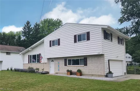 2381 Sherwin Dr, Twinsburg, OH 44087