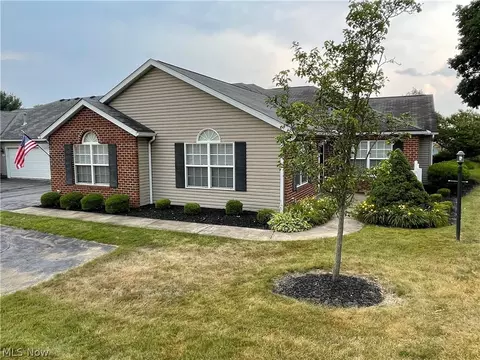108 Woodbury Glen St, Hartville, OH 44632