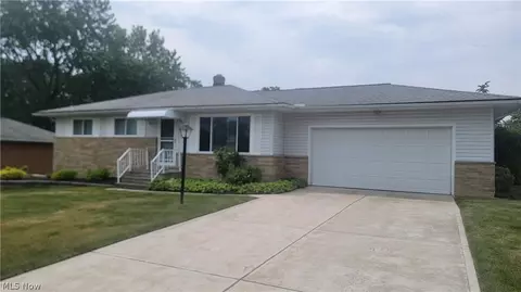 25770 Cambridge Dr, Bedford Heights, OH 44146