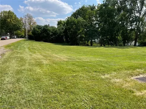 Foster Avenue, Cambridge, OH 43725