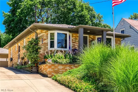303 Bender Ave, Akron, OH 44312