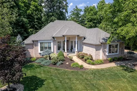6418 Highland Green Dr, Medina, OH 44256
