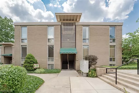 6680 Chaffee Ct #O-3, Brecksville, OH 44141