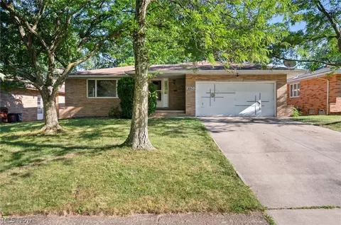 6015 Laurent Dr, Parma, OH 44129
