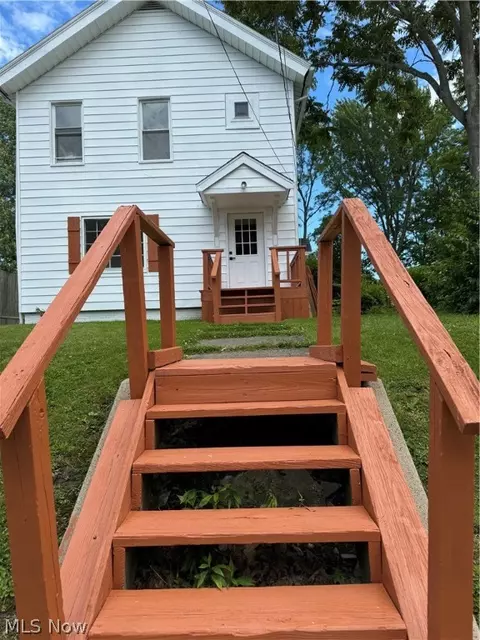 Exterior - 1118 W 6th St, Ashtabula, OH 44004 photo 1 of 4