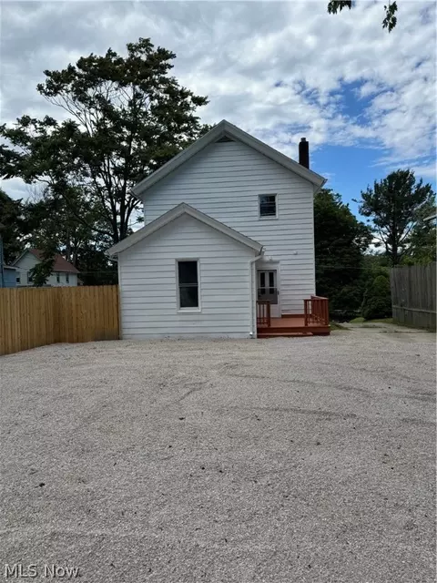 Exterior - 1118 W 6th St, Ashtabula, OH 44004 photo 2 of 4