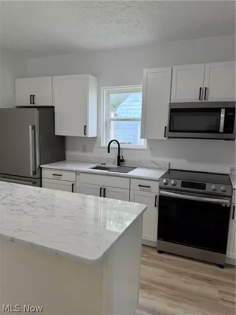 Kitchen - 1118 W 6th St, Ashtabula, OH 44004 photo 2 of 3