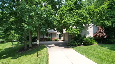 19007 Laurel Dr, Walton Hills, OH 44146