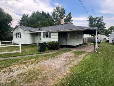 2116 Herbert St SE, New Philadelphia, OH 44663