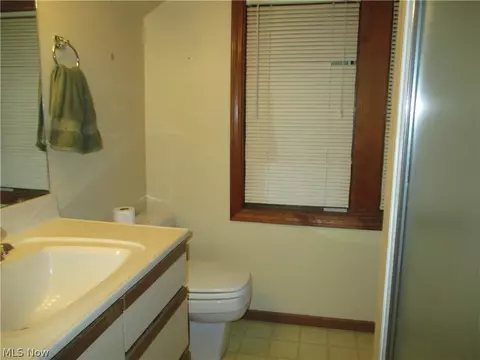 Bath - 727 Canterbury Ln, Boardman, OH 44512 photo 2 of 2