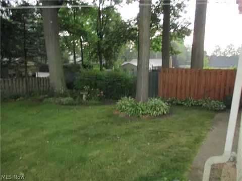 Exterior - 727 Canterbury Ln, Boardman, OH 44512 photo 6 of 6