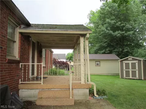 Exterior - 727 Canterbury Ln, Boardman, OH 44512 photo 3 of 6