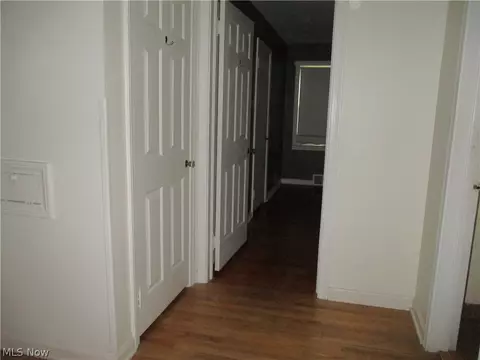 Entry Way - 727 Canterbury Ln, Boardman, OH 44512 photo 2 of 5
