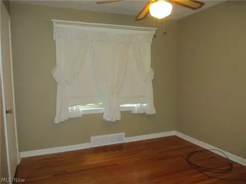 Bedroom - 727 Canterbury Ln, Boardman, OH 44512 photo 4 of 5