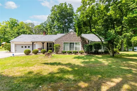 1085 Fairfield Ave, Columbiana, OH 44408