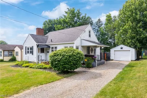 359 W Summit St, Barberton, OH 44203