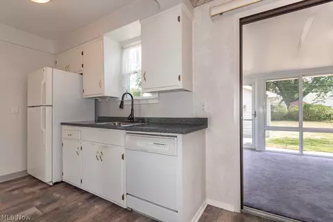 29736 Phillips Ave, Wickliffe, OH 44092 photo 9