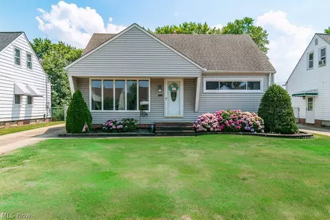 29736 Phillips Ave, Wickliffe, OH 44092