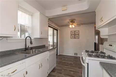29736 Phillips Ave, Wickliffe, OH 44092 photo 8