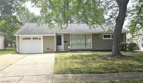 9075 Newkirk Dr, Parma Heights, OH 44130