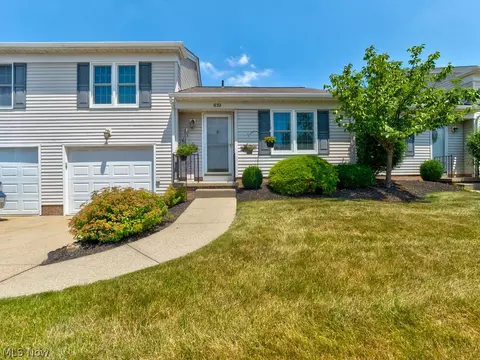 819 Amherst Ln, Brunswick, OH 44212