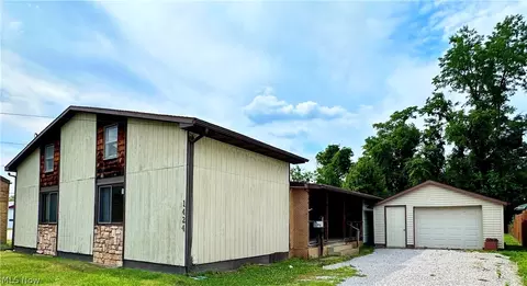 1424 Putnam Howe Dr, Belpre, OH 45714
