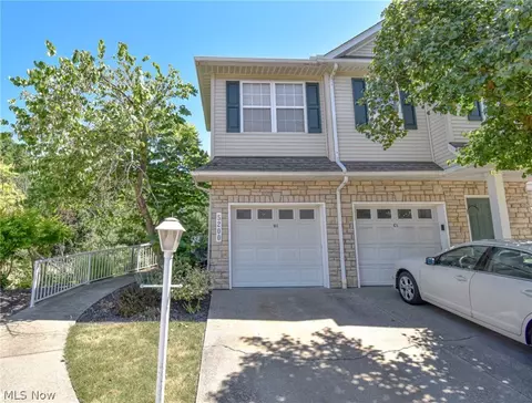 5200 Heather Field Cir #D1, Cleveland, OH 44134