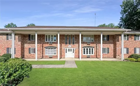 8190 Deepwood Blvd #11, Mentor, OH 44060