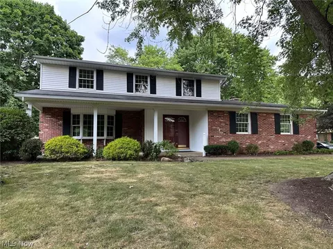 7335 Carmen Dr NW, North Canton, OH 44720