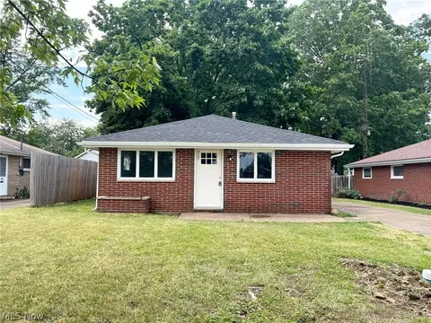 328 Woodland Ave, Elyria, OH 44035