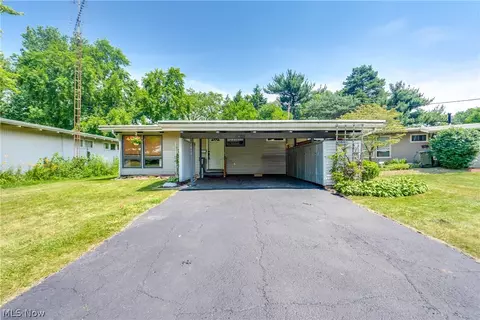 1011 34th St NW, Canton, OH 44709