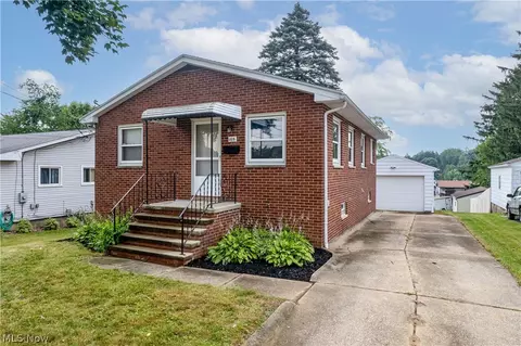 165 Saint John St, Barberton, OH 44203