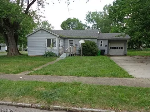 519 W Oak St, Orrville, OH 44667
