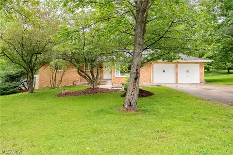 7117 Walton Rd, Walton Hills, OH 44146