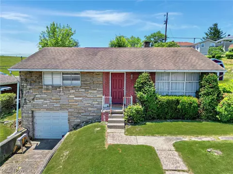 3081 Crestline Dr, Steubenville, OH 43952