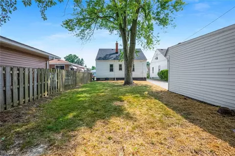 Exterior - 14713 Corridon Ave, Maple Heights, OH 44137 photo 4 of 6