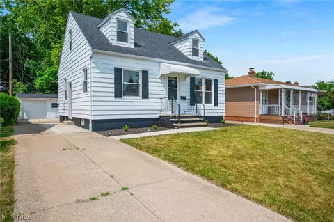 Exterior - 14713 Corridon Ave, Maple Heights, OH 44137 photo 2 of 6